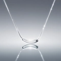 Polished silver curved bean necklace with minimalist sleek chain and mirror finish - Little Eggplant Style(QYH641) / Steel