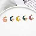 Nahaufnahme von fünf bunten Legierungs-Mond- und Sternanhängern für DIY-Schmuck - S1 / Stern Mond (CZ018177) / 10er Pack / Gelb