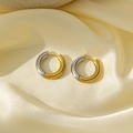 Minimalistische goud- en zilverkleurige tweekleurige oorringen op beige zijden stof - 4*20mm / Goud en Zilver Tweekleurig