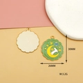 Detalle del colgante de conejo y luna de mediados de otoño con medidas de 30x26 mm - Placa Verde Vuelo a la Luna (Estilo 13)