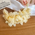 Elegante cremegelbe Stoff-Blumen-Haarspange mit klaren Perlenakzenten - Stoff Spinnenlilie Haarspange (81#) / Gelb