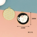 Detailed macro view of a round cartoon cat alloy pendant showing dimensions and weight info - Black Tag White Cat (Y-132)