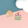 Vista dettagliata del fronte e del retro dei ciondoli smaltati torta arcobaleno - 13 Torta Mousse