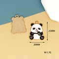 Dettaglio del ciondolo panda in smalto con bambù, dimensioni 25mm per gioielli fai da te - 18 Bastoncini Panda / L