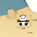 Ciondolo panda in smalto per gioielli fai-da-te, charm panda e bambù 25,5mm x 27mm - Panda con Bambù Orizzontale