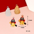 Gedetailleerde kerst zwarte kat emaille bedel met afmetingen 25mm bij 19mm en gewicht - Bel Zwarte Kat (D-072) / Goud