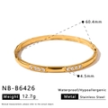 Elegante bracciale rigido in acciaio inossidabile placcato oro 18k con zirconi - Stile Aperto Intarsiato con Strass (NB-B6426) / Diametro Interno 60.4mm
