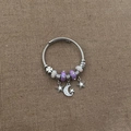 Bracciale rigido boho argento con perle di vetro viola e ciondoli stella luna - Bracciale Argento Viola Stella e Luna