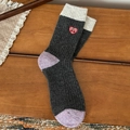 Calze spesse in lana grigio scuro con ricamo a ciliegia e accenti viola sul tallone - Cuore Grigio Scuro