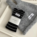 Chaussettes rayées noir et blanc avec bordure volantée et étiquette tissée chic - Noir
