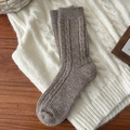 Dicke Wollsocken in Dunkelbraun mit Zopfmuster für warme Füße im Winter - Einheitsgröße / Kaffeebraun