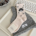 Süße hellrosa Damen-Crew-Socken mit grauem Welpen-Motiv und Schleifen-Mustern - Einheitsgröße / Rosa