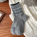 Calze spesse di lana grigia a metà polpaccio con motivi geometrici nordici invernali - Grigio Fair Isle