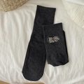 Dunkelgraue gerippte Crew-Socken mit süßer Schaf-Stickerei und weicher Textur - Dunkelgrau