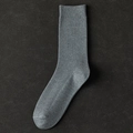 Chaussettes de ville grises classiques avec une texture minimaliste en maille côtelée - Gris clair