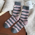 Dicke grau-pink gestreifte Wollmischsocken für Damen mit modischem Webetikett-Detail - Rosa Grau Gestreift