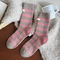 Gestreifte dicke Wollsocken für Damen in Rosa und Grau mit Textiletikett für den Winter - Rosa Kaffee Gestreift