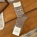 Braune Fair-Isle-Wollsocken mit gestrickten Baum- und Herzmustern im Retro-Nordic-Stil - Einheitsgröße / Kaffeebraun