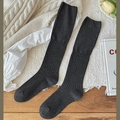 Chaussettes hautes gris foncé côtelées en maille de coton style ballerine pour femmes - gris foncé