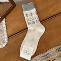 Fair-Isle-Wollsocken in Beige und Grau mit retro-nordischem Strickmuster - Einheitsgröße / Creme Baum
