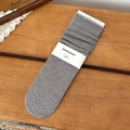 Hellgraue Strick-Socken mit gerippter Textur und modischem Vintage-Rollrand-Detail - Einheitsgröße / Dunkelgrau