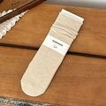Vintage-Stricksocken in Haferflockenfarbe mit Rippstruktur in Papierverpackung - Einheitsgröße / Haferflocken