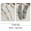 Pack de 2 pares de calcetines blancos y grises con lazos de seda y textura de rayas - 2 Pares - Blanco + Gris Claro
