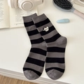 Calze a righe grigie e nere con ricamo a forma di cane in stile casual giapponese - Taglia unica / Grigio & Nero