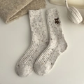 Graue Wollmischung Socken mit brauner Bärenstickerei und gerippter Strickstruktur - Beige