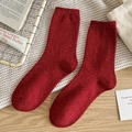 Chaussettes mi-mollet en laine rouge foncé avec texture tricotée chaude et style confortable - Taille unique / Rouge