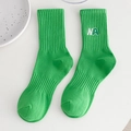 Chaussettes mi-hautes en coton vert herbe avec broderie NA blanche élégante - Taille unique / Vert Kiwi