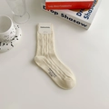 Cremefarbene Strick-Wadenstrümpfe mit Zopfmuster und Rippbündchen für Damen - Geflochtener Stil
