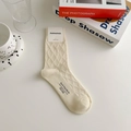 Cremefarbene Socken mit Vintage-Rautenmuster aus hochwertiger Baumwolle für Damen - Großes Rautenmuster Stil