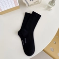 Minimalist black cotton slouch socks with ribbed knit and brand logo print - One Size / Black