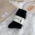 Thick black knitted crew socks and beige ribbed beanie set for cozy winter style - One Size / Black