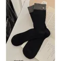 Calze da donna con polsini grigi a contrasto e dettaglio bottone retrò in nero - Nero