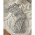 Calze a metà polpaccio in maglia grigio chiaro con trama a onde e bottoni bianchi - Grigio Blu