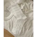 Calze bianche a metà polpaccio con trama seersucker e bottone decorativo sobrio - Bianco