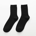 Atmungsaktive wadenhohe schwarze Baumwoll-Rippsocken in minimalistischem Bonbonfarben-Design - Schwarz