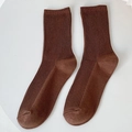 Damen Baumwollsocken in Dunkelbraun mit vertikalem Rippenmuster für den Alltag - Kaffeebraun