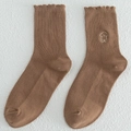 Dunkelbraune Baumwollsocken im japanischen Stil mit Welpen-Stickerei und Wellensaum-Detail - Khaki