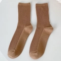 Braune wadenhohe Baumwollsocken mit vertikaler Rippenstruktur in flacher Anzeige - Khaki