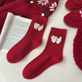 Süße rote wadenhohe Socken mit weißem Plüsch-Welpen-Aufnäher und Schleife für Damen - Katzen-Stil