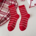 Festliche rot-weiß gestreifte Baumwollsocken mit Wish-Schriftzug-Detail - Rot-Weiß Gestreifter Buchstabenstil