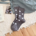 Chaussettes gris foncé à motifs cœurs blancs floqués dans une ambiance chaleureuse - Taille unique / Gris Moyen