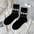 Dicke schwarze Wollsocken mit weißem Rautenmuster und roten Schneeflocken im Detail - Schwarz (1 Paar)