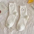 Dicke cremeweiße Thermosocken mit süßer Tierstickerei aus weichem Plüsch-Korallenfleece - Einheitsgröße / Hund mit Hut
