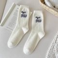 Plüschige weiße Socken mit grauem Koala-Stick für warme Wintertage zu Hause - Einheitsgröße / Schnauzer