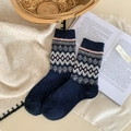 Ζεστές γυναικείες μάλλινες κάλτσες Fair Isle σε σκούρο μπλε vintage έθνικ στυλ - 1 ζευγάρι / Μαύρο
