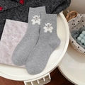 Graue Wollsocken mit süßem Plüschbären-Aufnäher und grauer Schleife für Damen im Winter - Einheitsgröße / Hellgrau